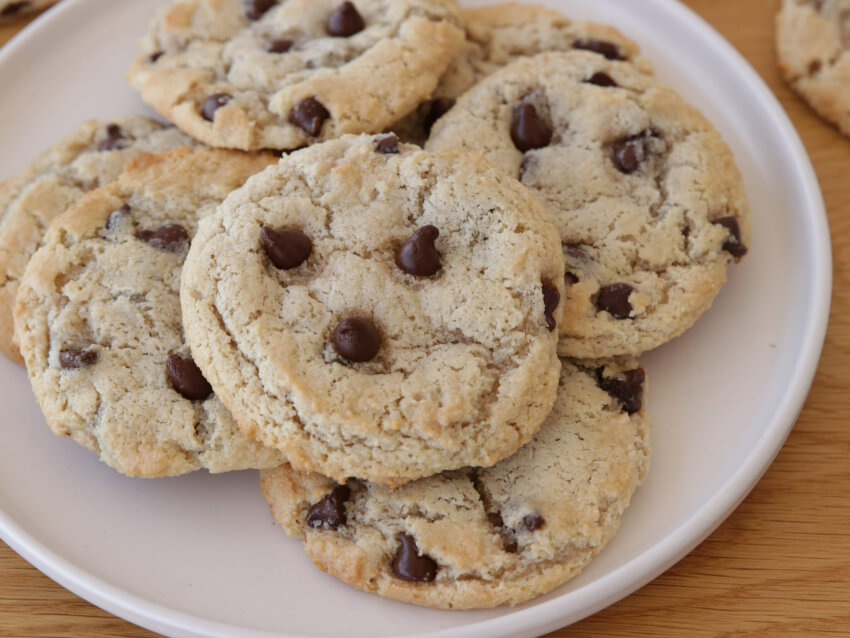 ALMOND FLOUR CHOCOLATE CHIP COOKIES