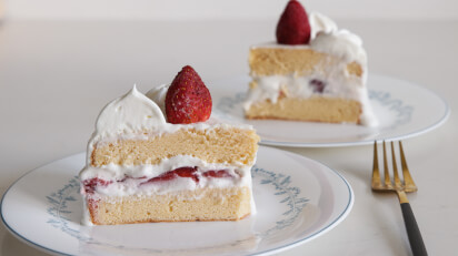 Japanese Style Strawberry Shortcake | Light and Fluffy Sponge | Recipe |  Catty Cakes - YouTube