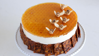 Honey Bee Cake | Easy Recipe - Carolina Honeybees