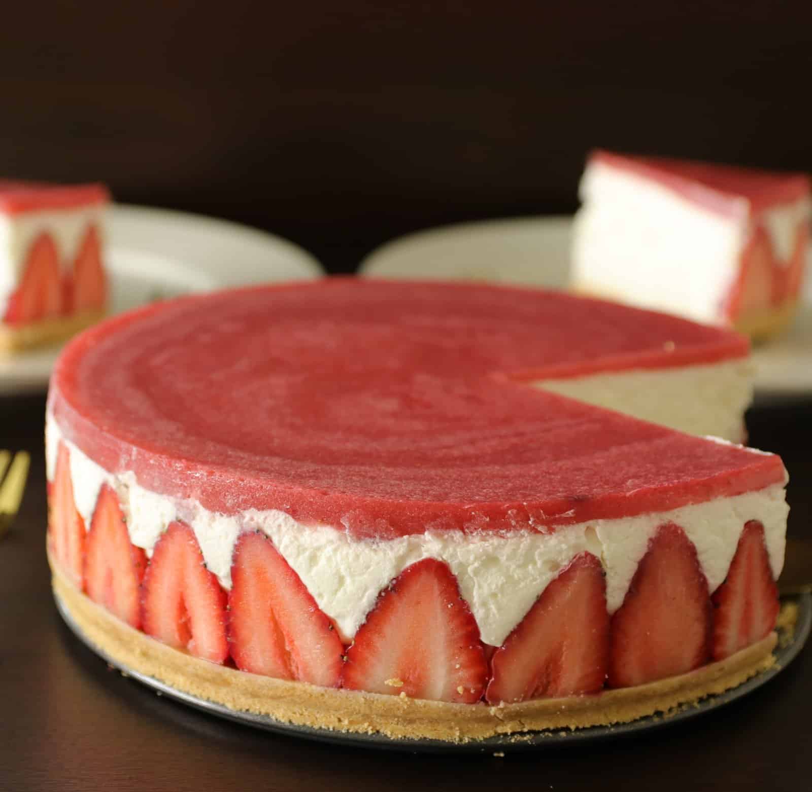 no bake strawberry cheesecake with a beautiful strawberry decoration