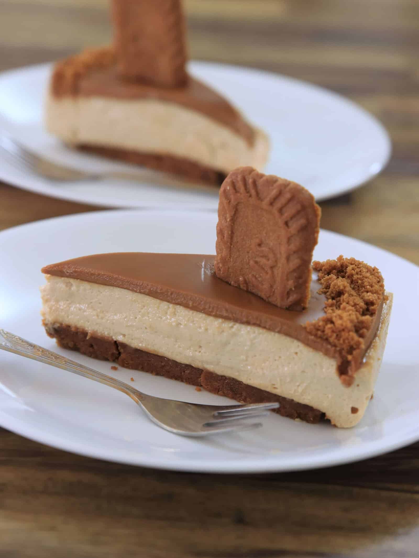 no-bake Biscoff cheesecake with a lotus Biscoff cookie deoration 