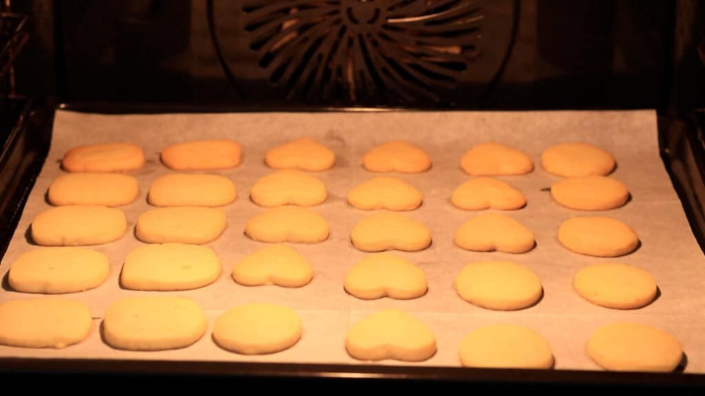 baking easy homemade butter cookies