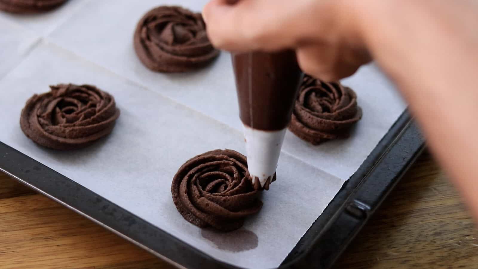 shaping chocolate butter cookies