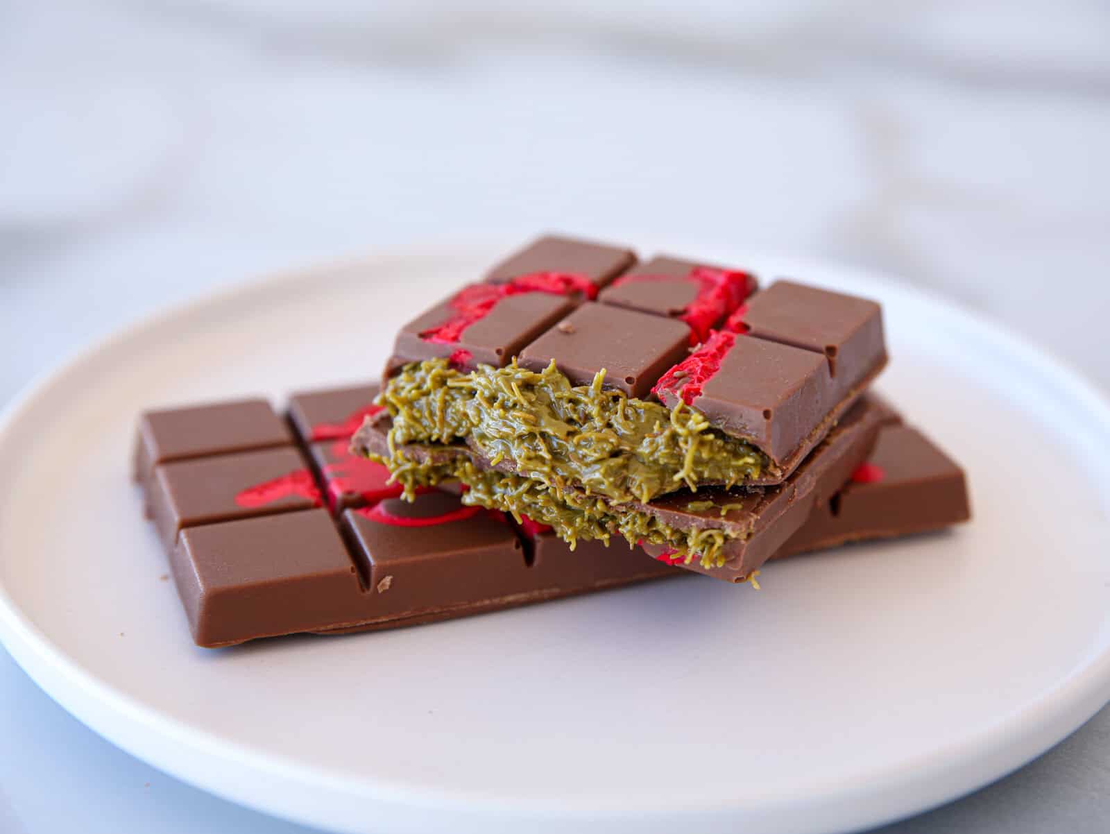 dubai chocolate bars with pistachio and katayifi filling