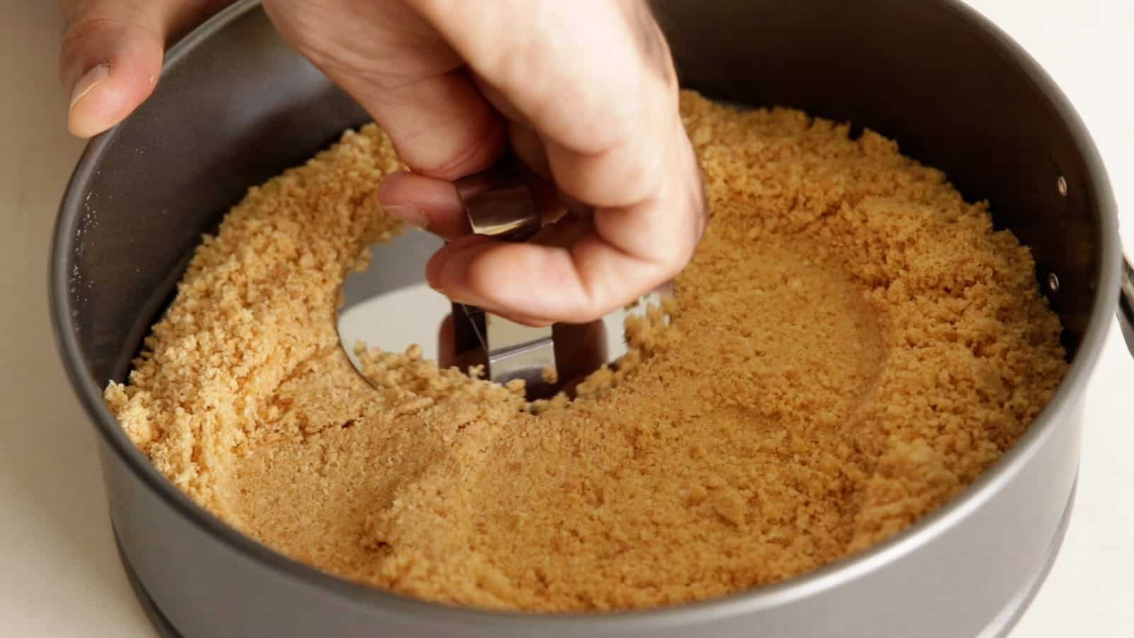 making crust for a cheesecake