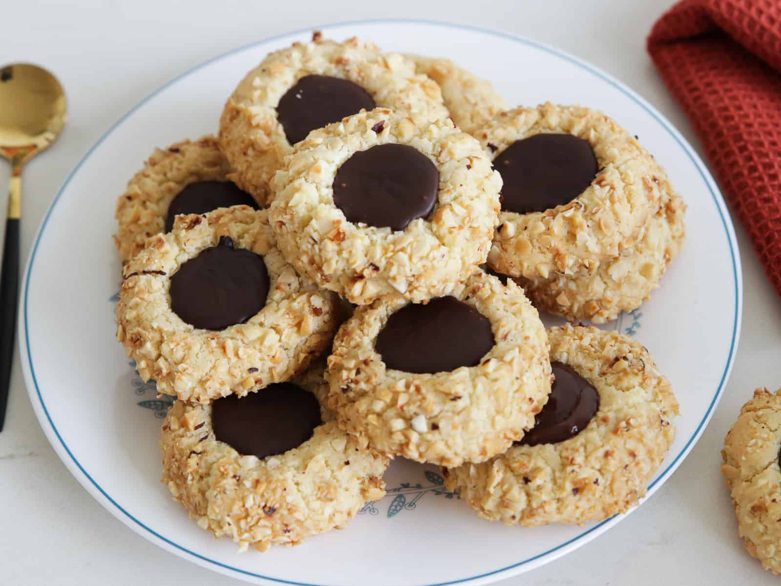 chocolate hazelnutt thumbprint cookies