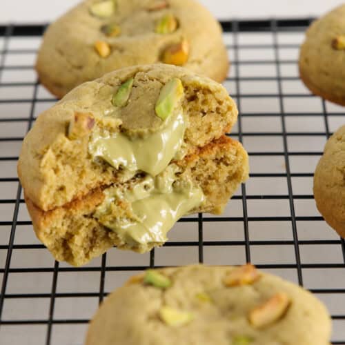 Pistachio cookies stuffed with pistachio cream