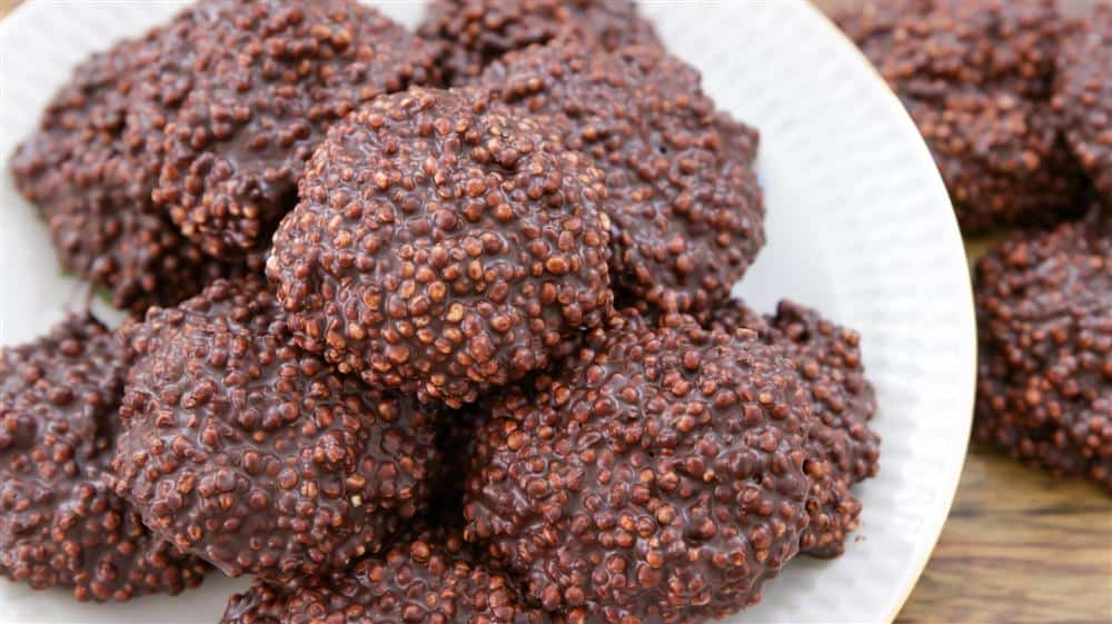 Healthy Quinoa Chocolate Crisps (5 Ingredients)