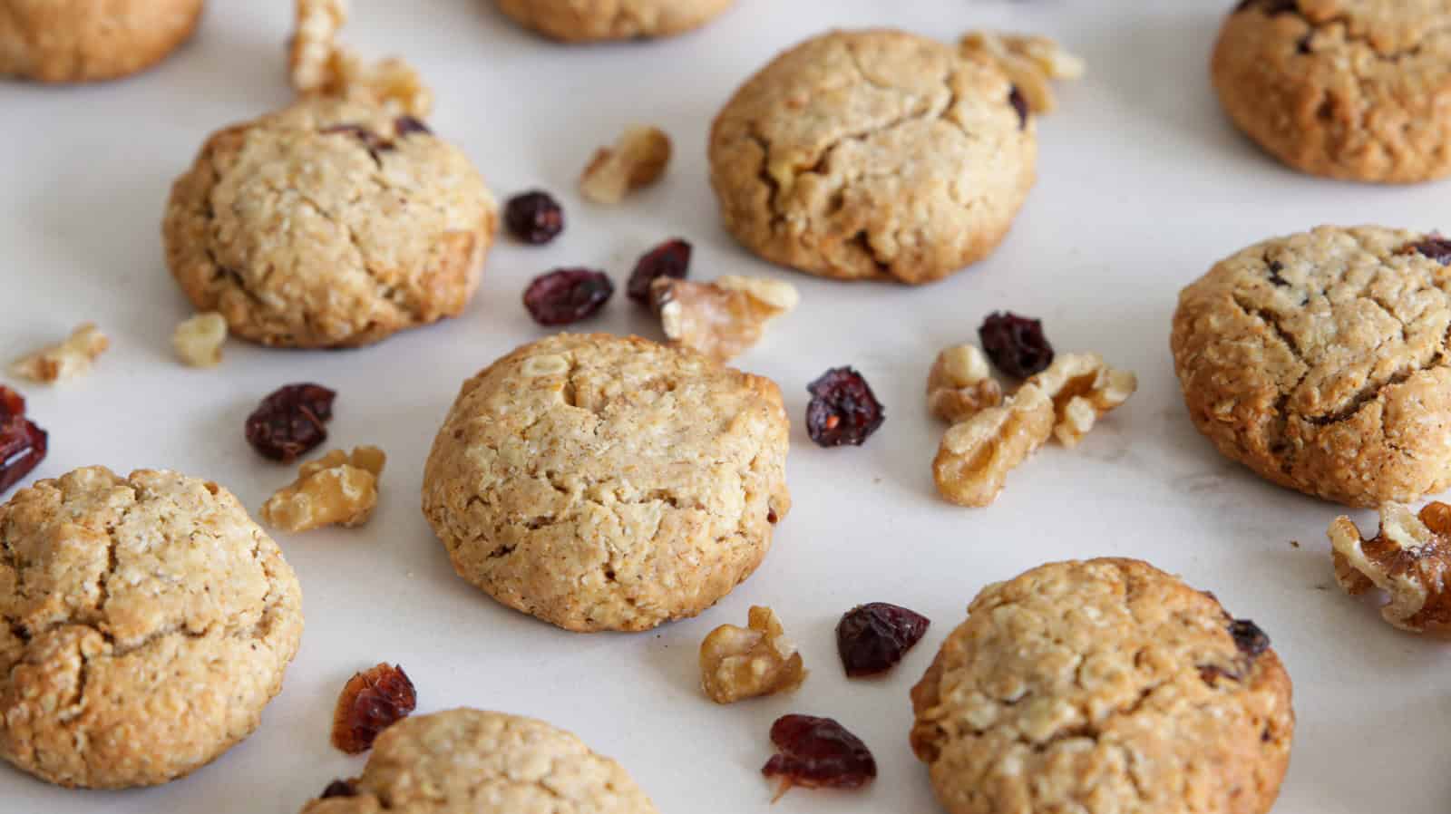 Easy Oatmeal Cookies Recipe (No Eggs)