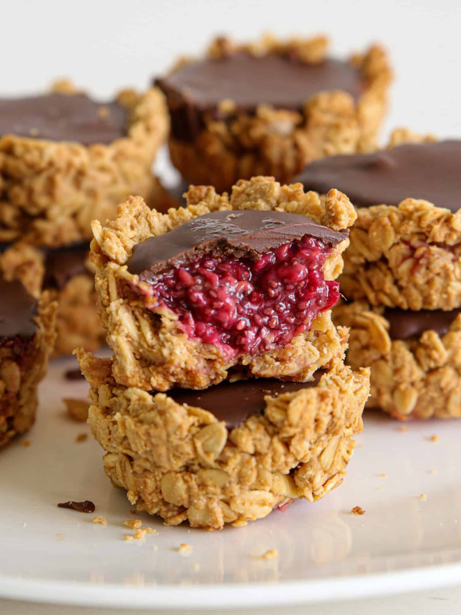 Healthy oatmeal cups filled with delicious raspberry filling