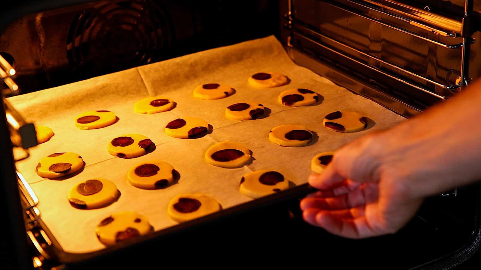 baking leopard print cookies