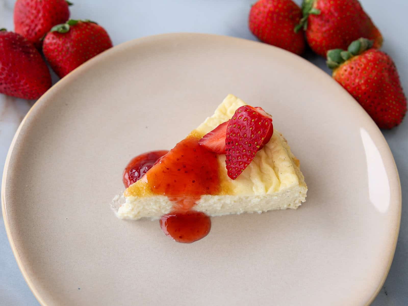 cheesecake served with strawberry jam