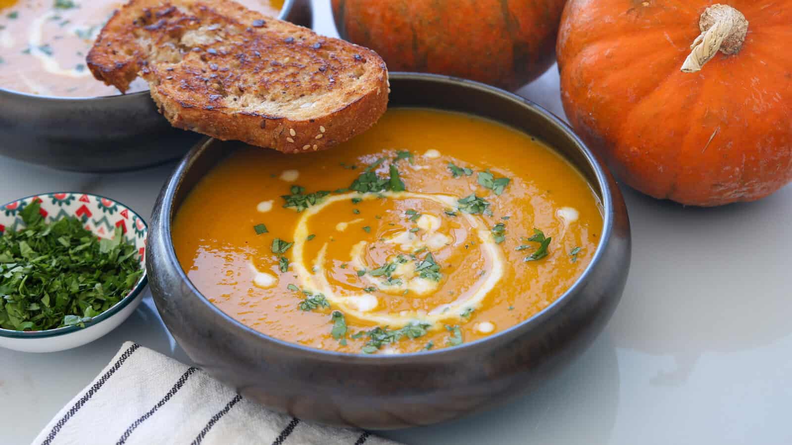 Easy Roasted Pumpkin Curry Soup