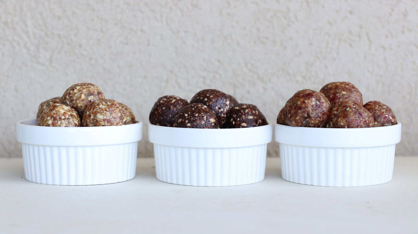 Healthy Date Energy Balls Recipe (3 Easy Ways)