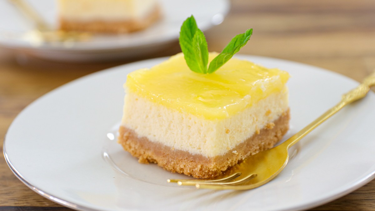 Easy Lemon Cheesecake Bars Recipe