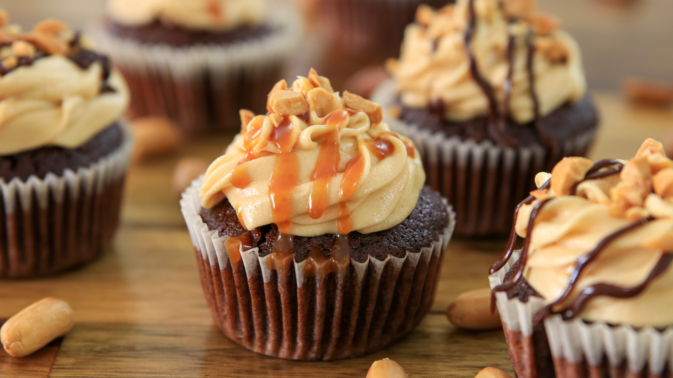 Snickers Cupcakes (Chocolate Peanut Butter Caramel Cupcakes)
